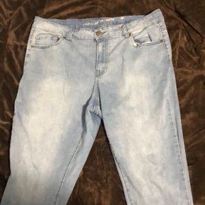 Avenue 18p skinny jegging. Worn a few times.